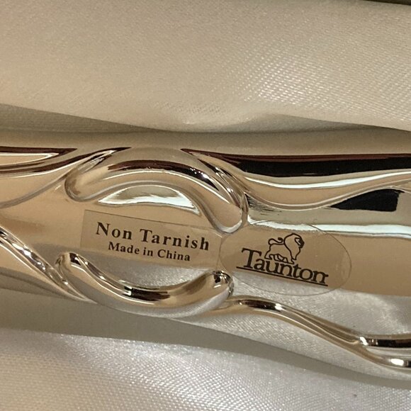 Taunton Cake Knife and Server Non Tarnish - Picture 3 of 4